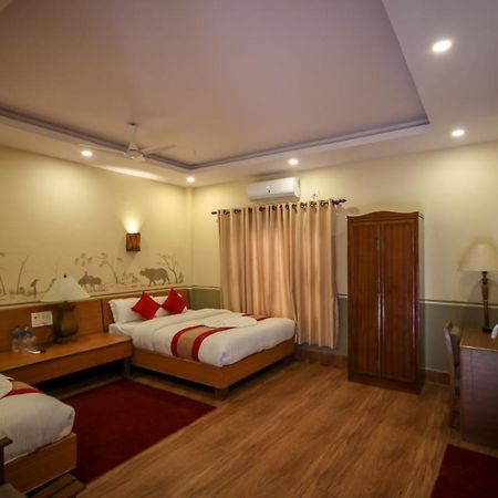 Jungle Safari Resort Sauraha Exterior photo