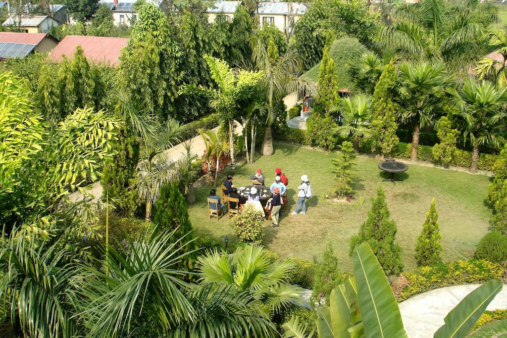Jungle Safari Resort Sauraha Exterior photo