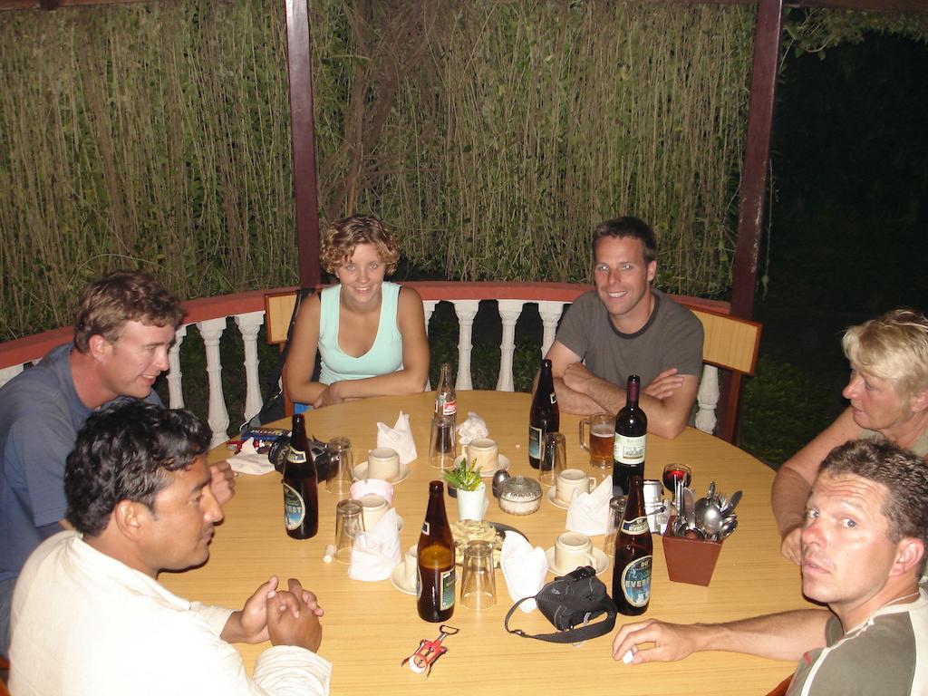 Jungle Safari Resort Sauraha Exterior photo