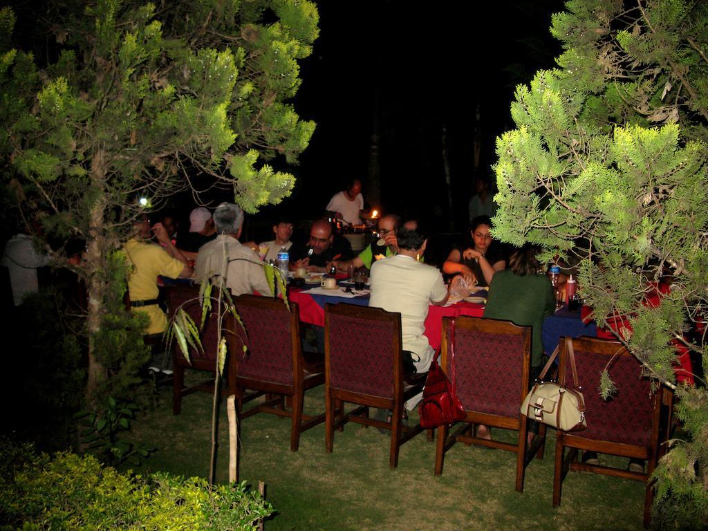 Jungle Safari Resort Sauraha Exterior photo