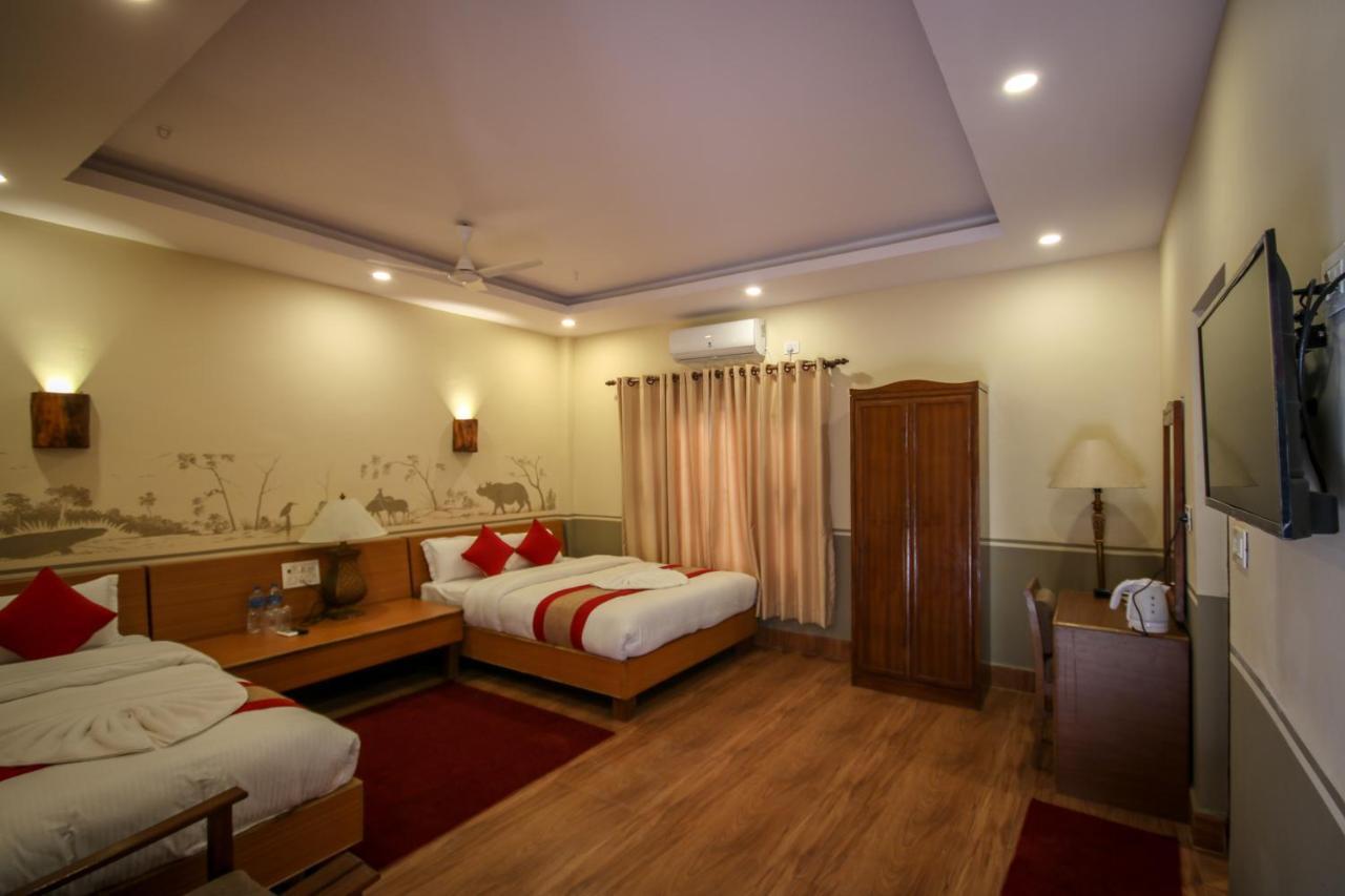 Jungle Safari Resort Sauraha Exterior photo