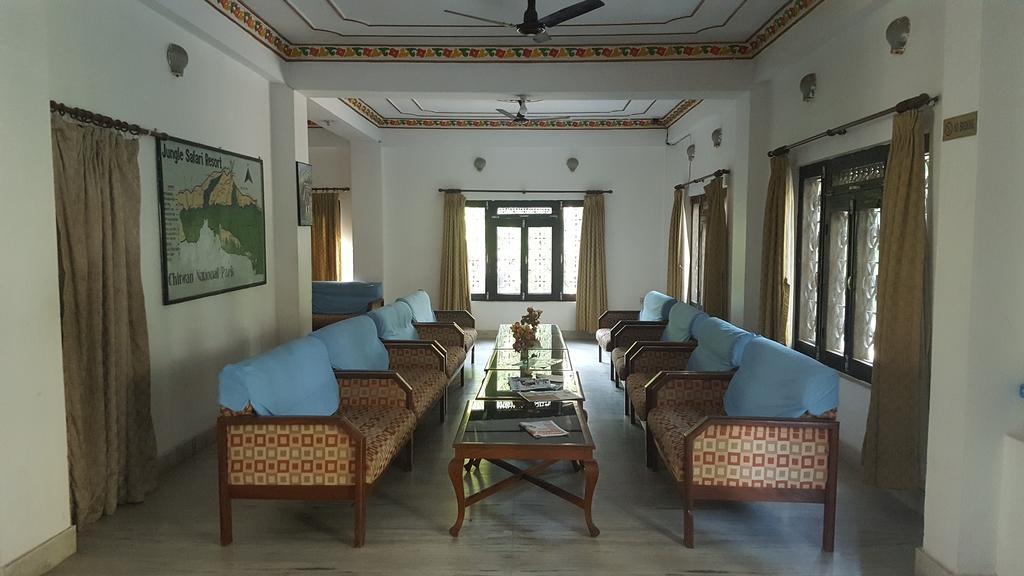 Jungle Safari Resort Sauraha Exterior photo