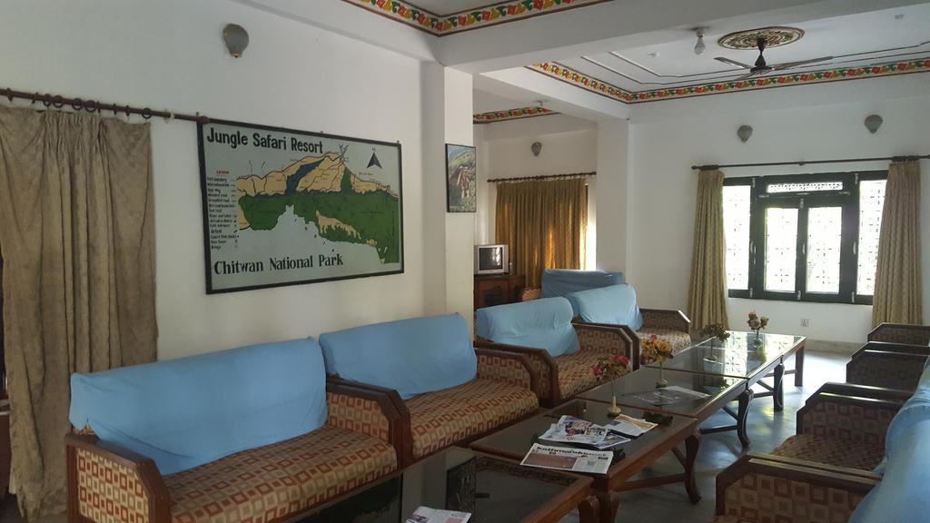 Jungle Safari Resort Sauraha Exterior photo
