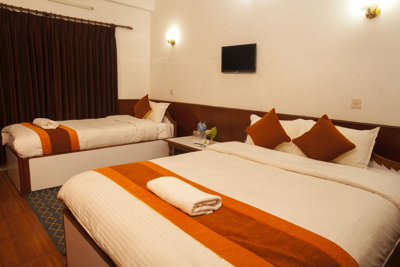 Jungle Safari Resort Sauraha Exterior photo