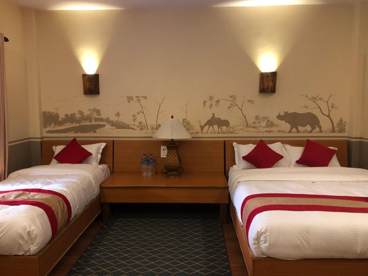 Jungle Safari Resort Sauraha Exterior photo