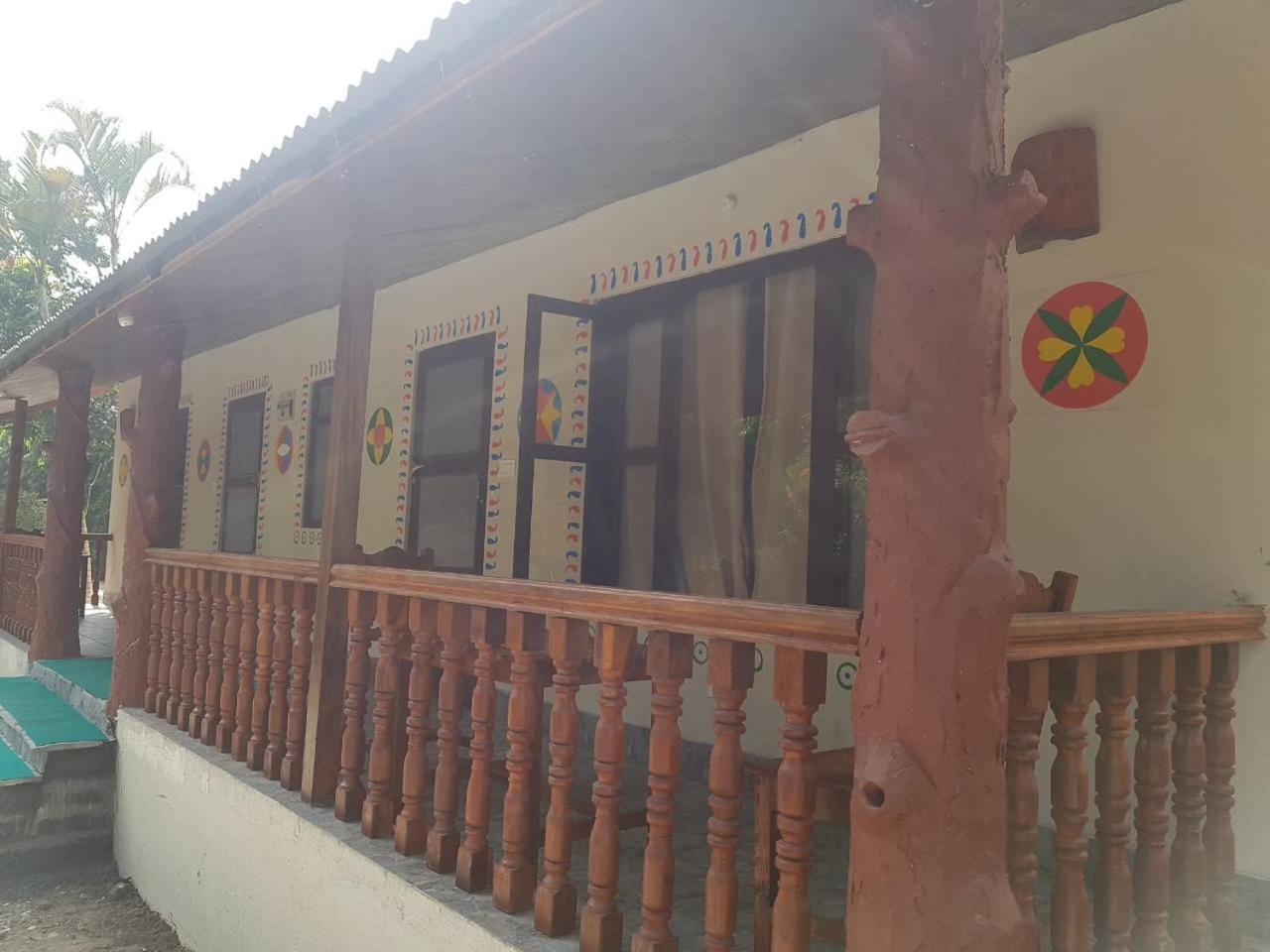 Jungle Safari Resort Sauraha Exterior photo