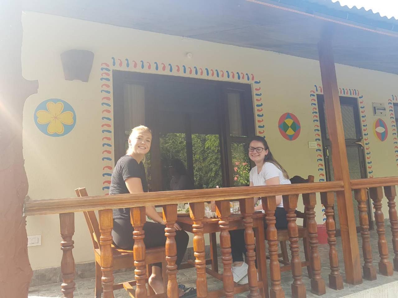 Jungle Safari Resort Sauraha Exterior photo