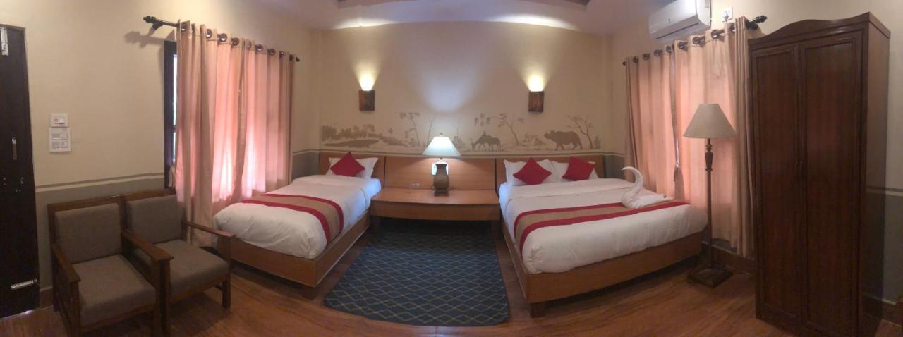 Jungle Safari Resort Sauraha Exterior photo