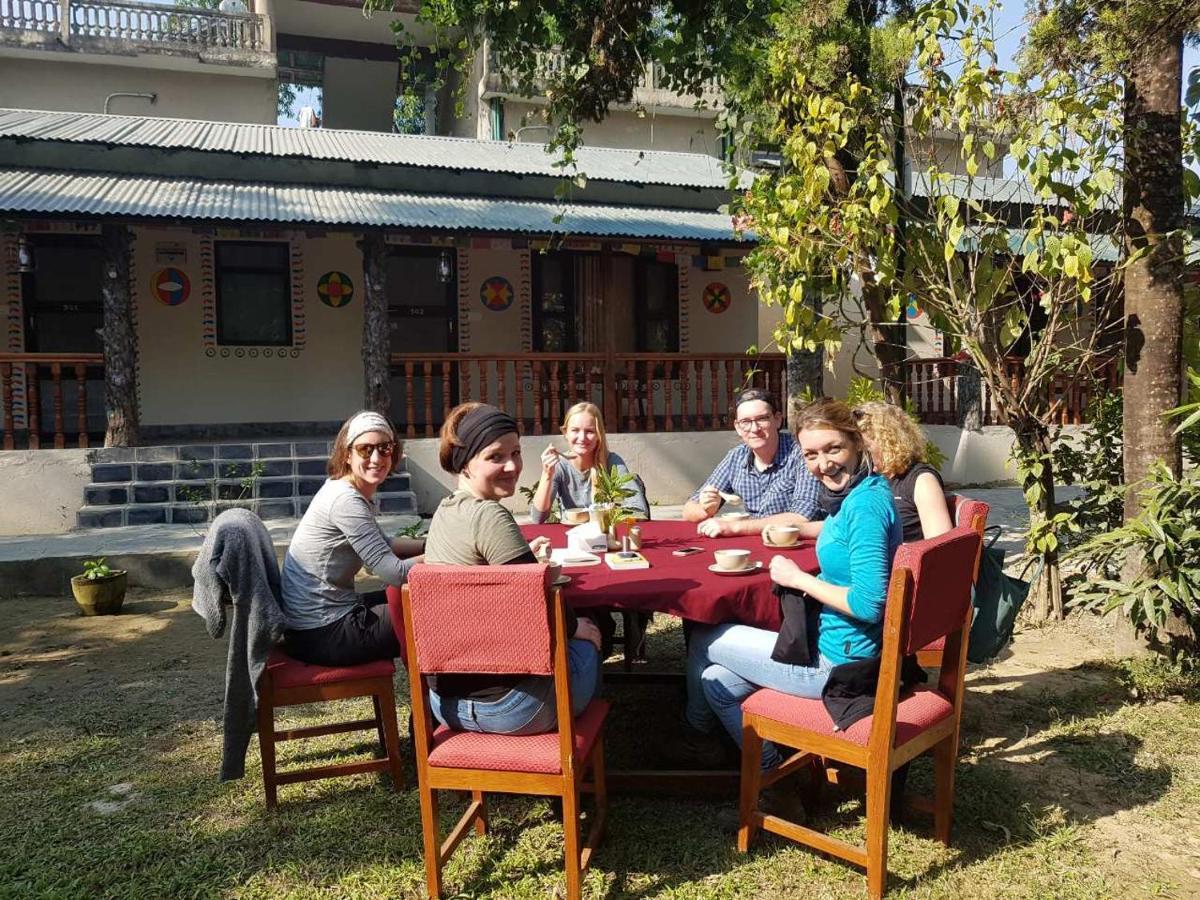 Jungle Safari Resort Sauraha Exterior photo